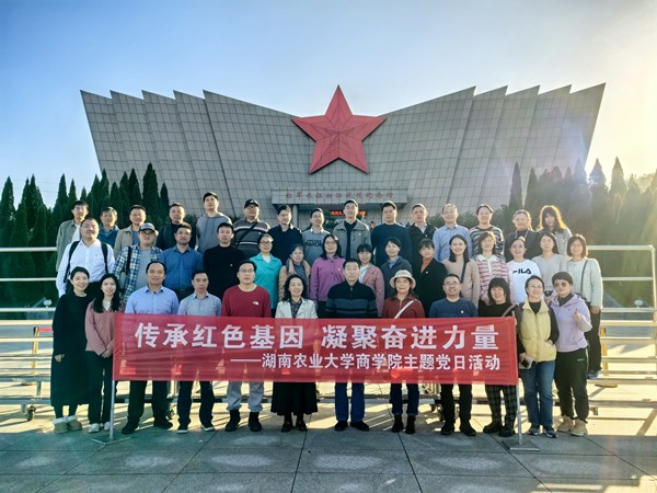 参观红军长征湘江战役纪念馆_副本.jpg
