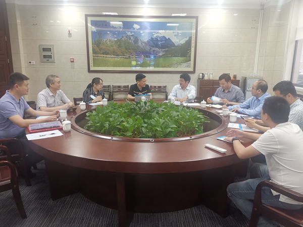 与企业代表座谈_副本.jpg