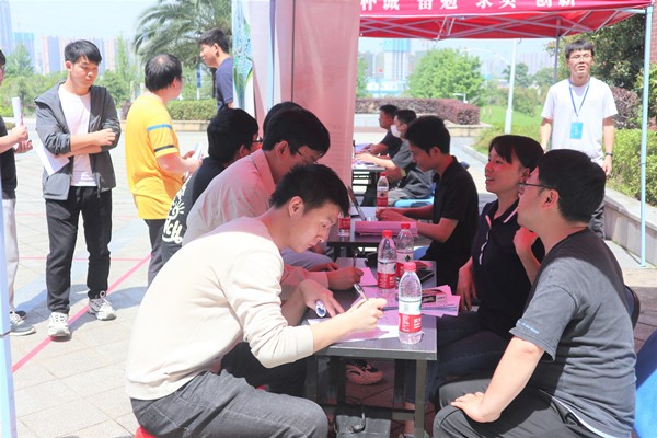 招聘会现场图_副本.jpg