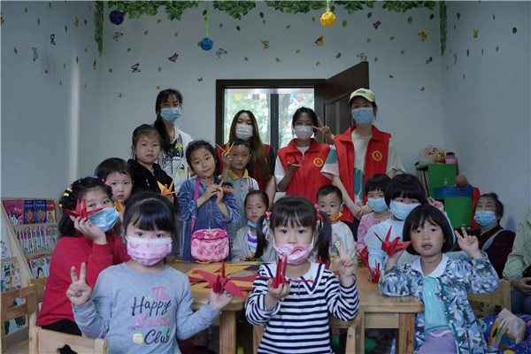 图3-“大手拉小手 携手一起走”趣味小课堂.副本.jpg