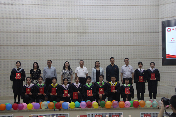 W020220610096890197111.jpg 毕业典礼现场照片2_副本.jpg