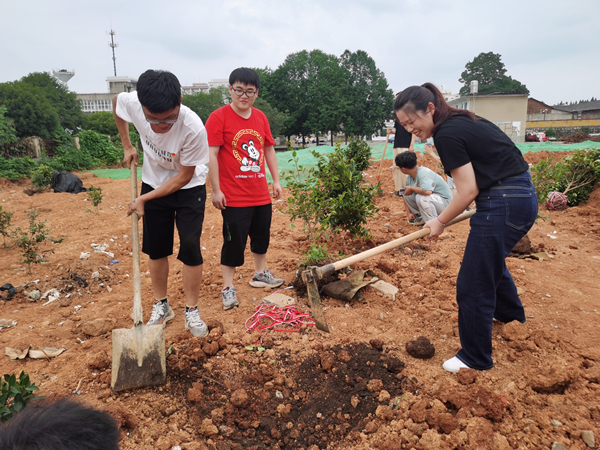 W020220615062810517377.jpg 4、挖坑_副本.jpg