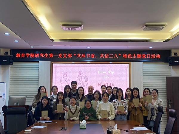 与会集体合影_副本.jpg